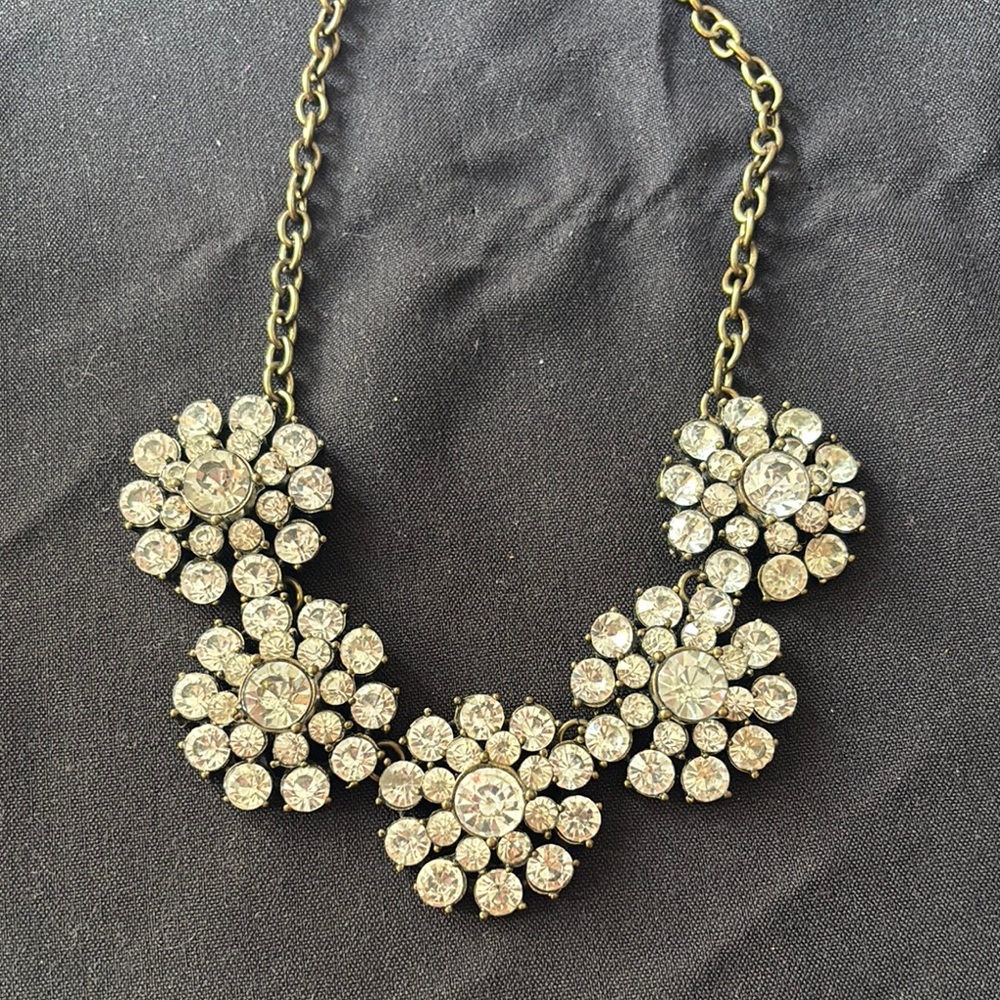 Elegant Silver Floral Necklace